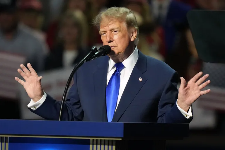 Archived image accompanying: Trump’s $5,000 Midterm Pledge Draws Cost and Legal Questions