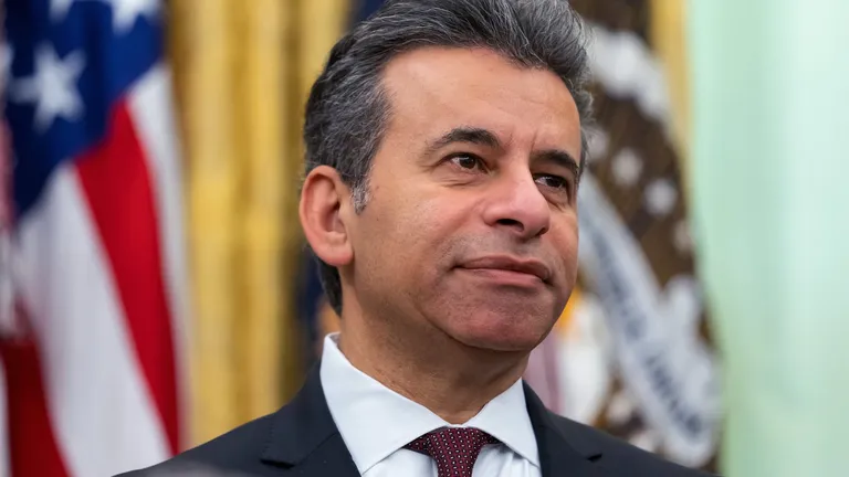 Archived image accompanying: White House Moves to Replace FDA Commissioner Marty Makary Amid Turmoil