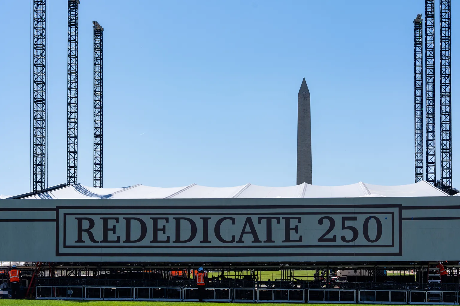 Archived image accompanying: Thousands Join White House-Backed Rededicate 250 Prayer Rally on National Mall
