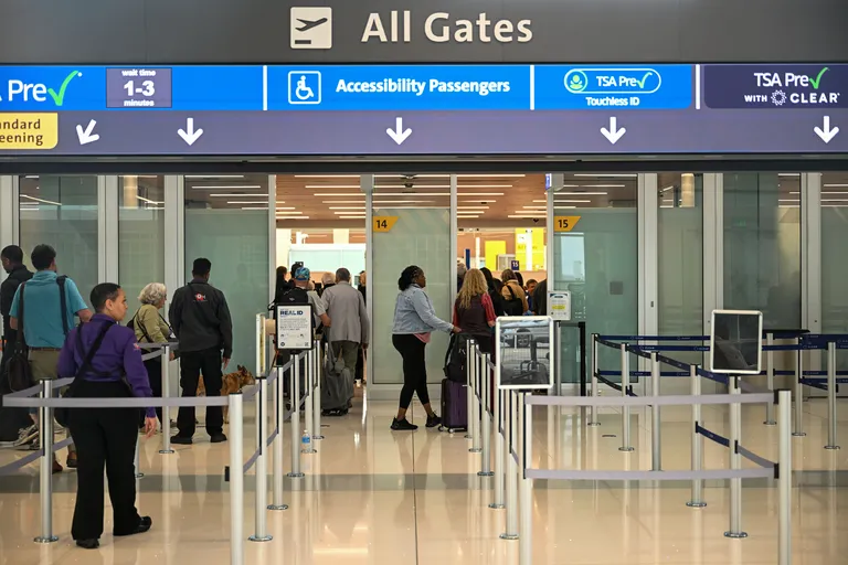 Archived image accompanying: TSA Officers Work Unpaid Amid DHS Shutdown Caused by Senate Funding Deadlock