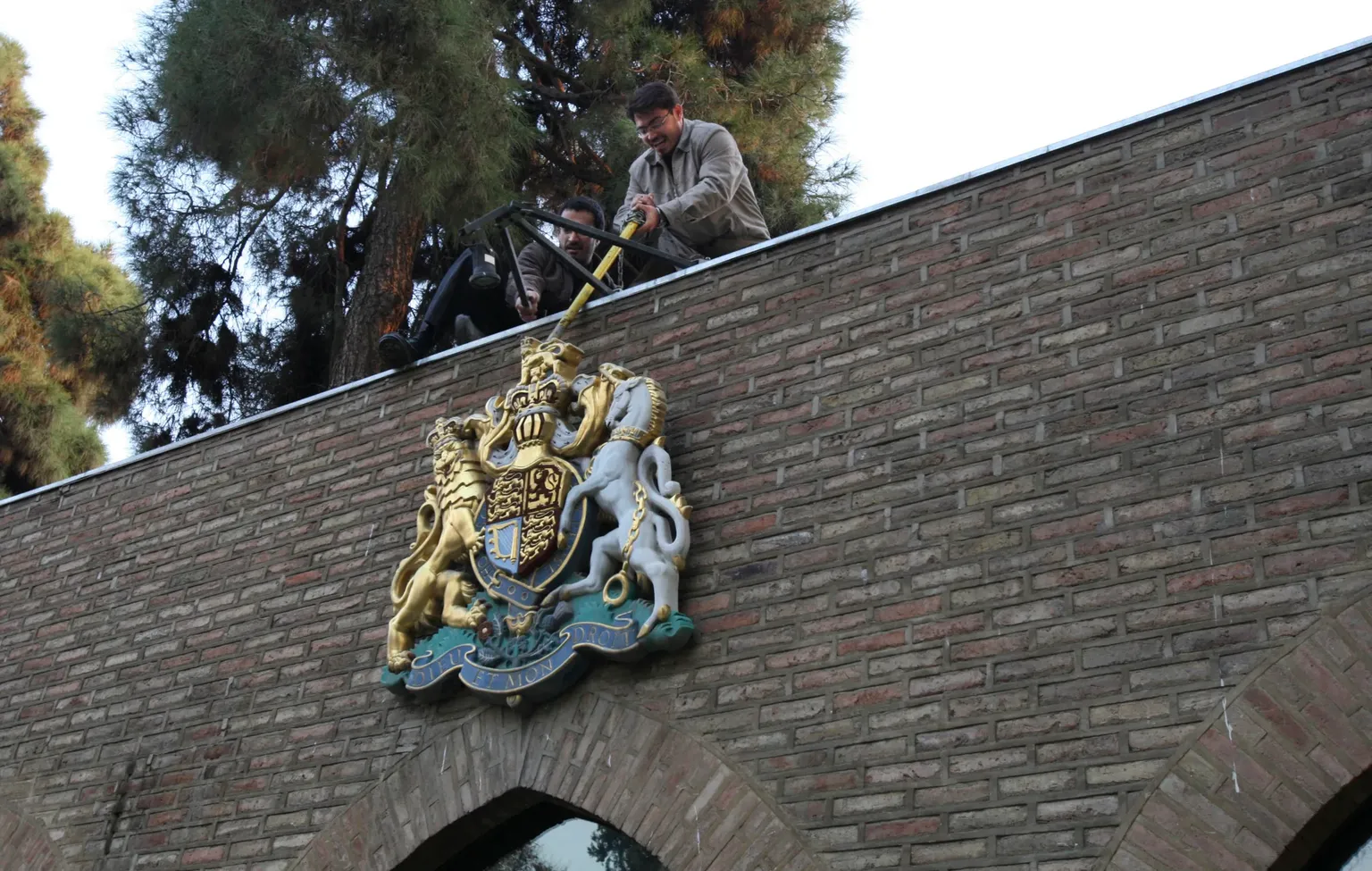 Archived image accompanying: Britain pulls Tehran diplomats as U.S.-Iran fighting escalates