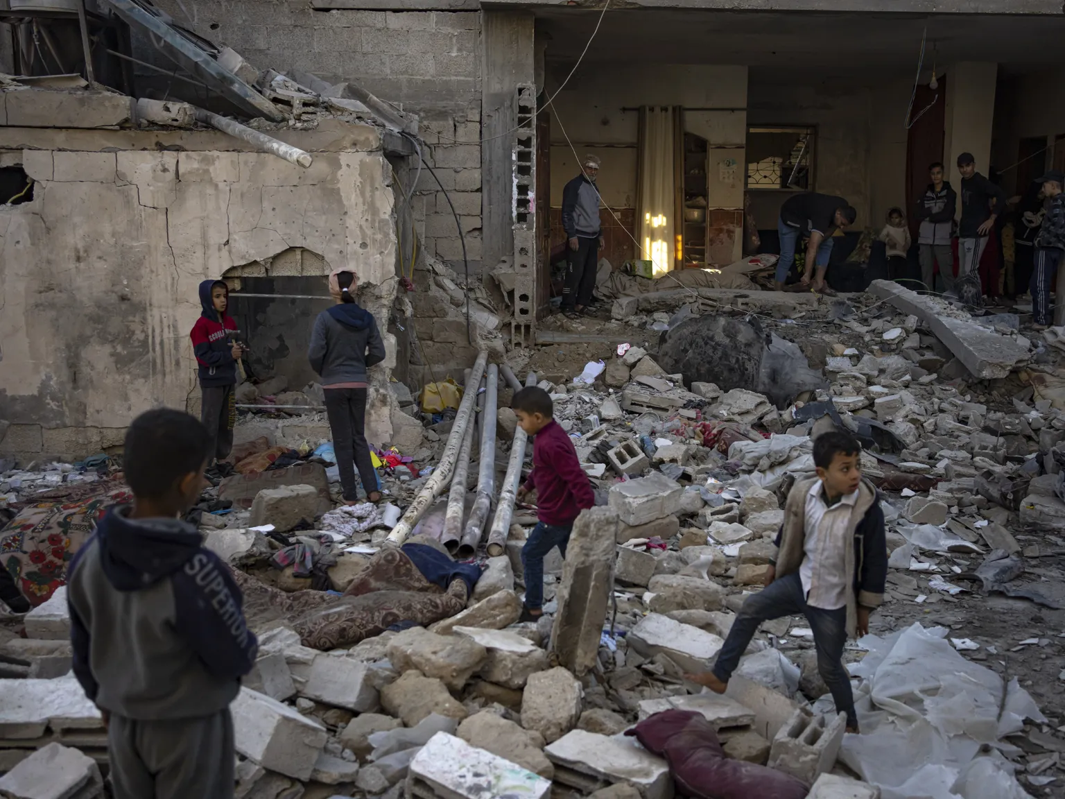 Archived image accompanying: Israeli Airstrikes Kill 30 in Gaza Ahead of Rafah Crossing Reopening