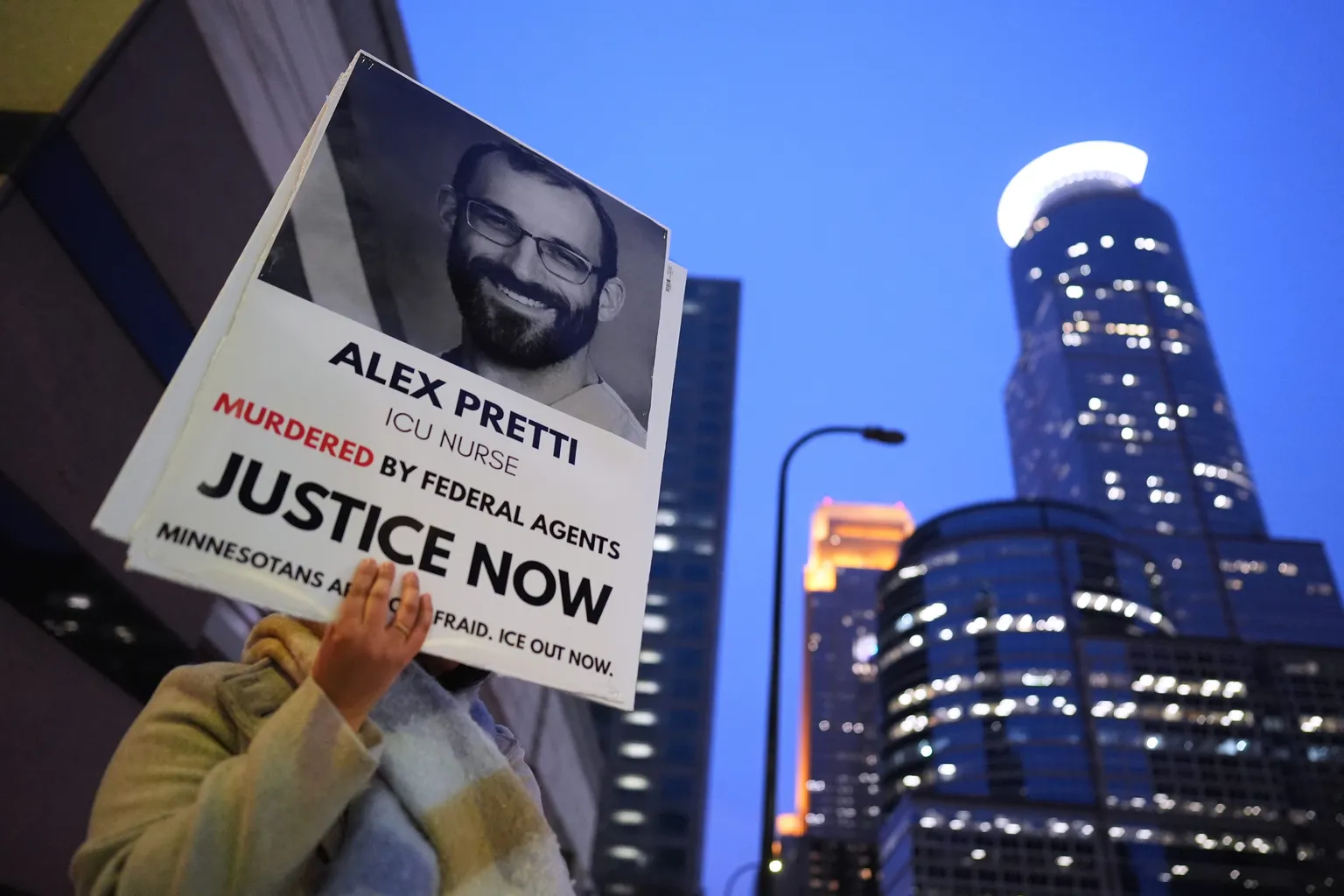 Archived image accompanying: Federal Officers Placed on Leave After Fatal Shooting of Nurse Alex Pretti