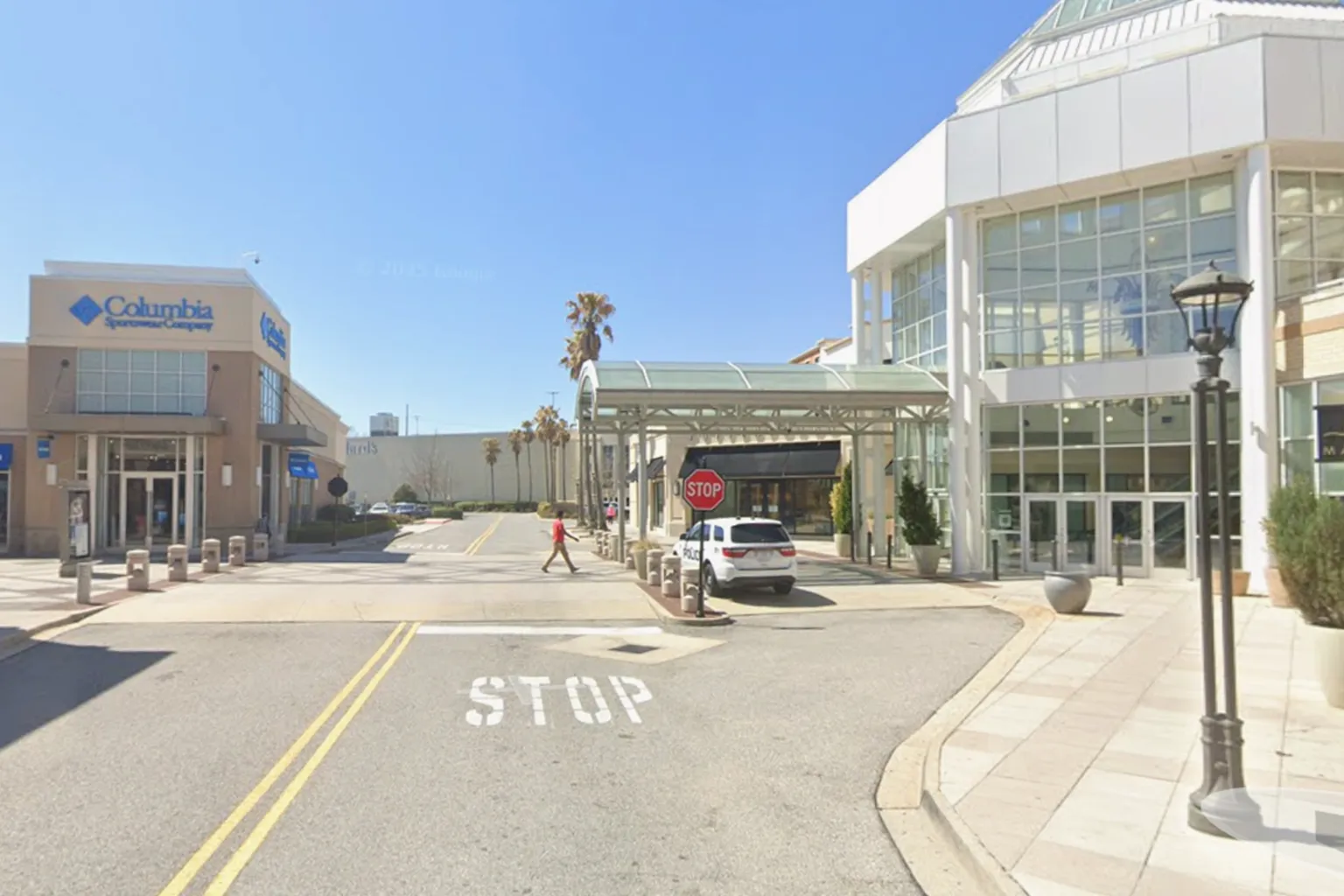 Archived image accompanying: Baton Rouge Mall of Louisiana Shooting Injures 10; Suspects Still at Large