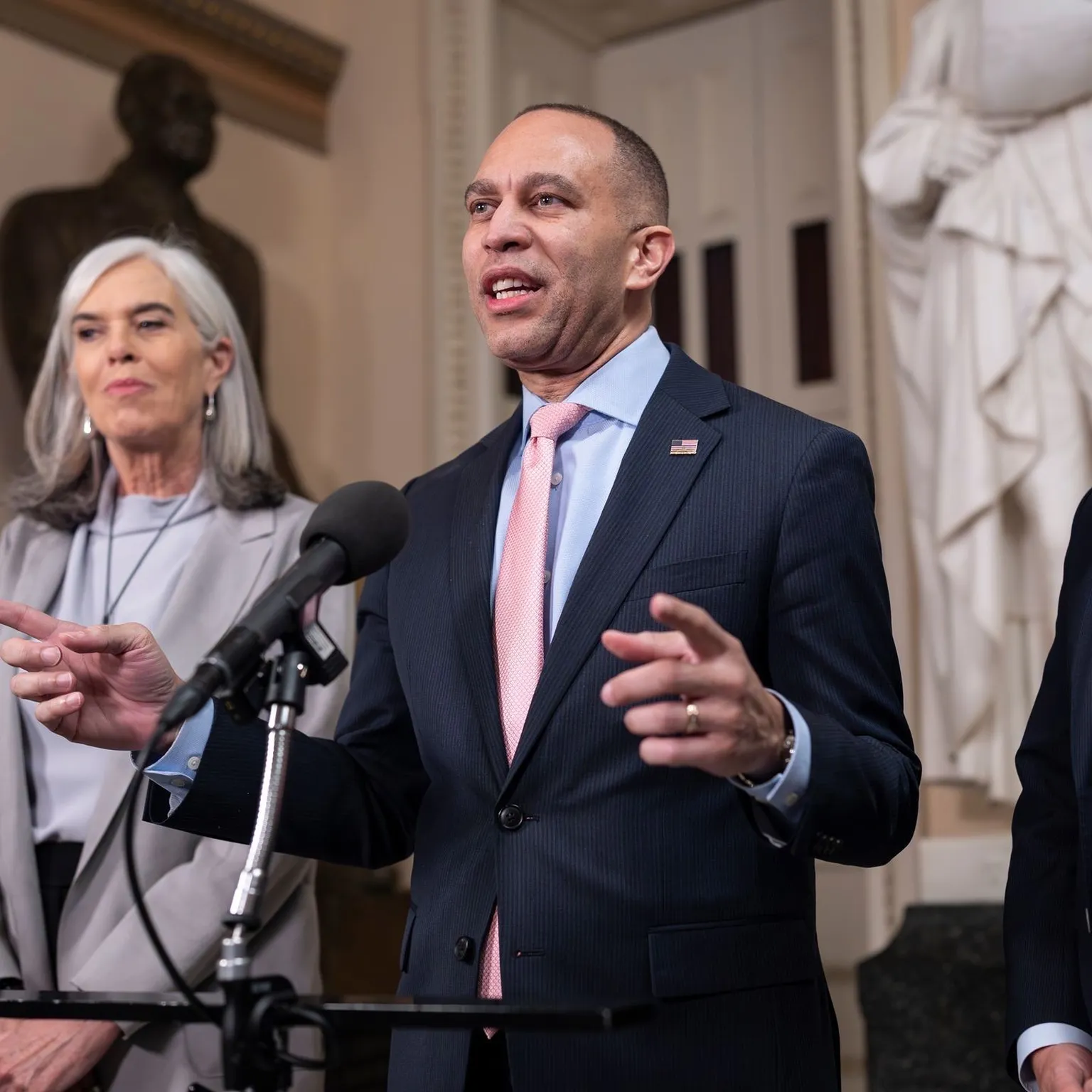 Archived image accompanying: House Passes $1.2T Spending Bill Ending Shutdown, DHS Funding Limited to 2 Weeks