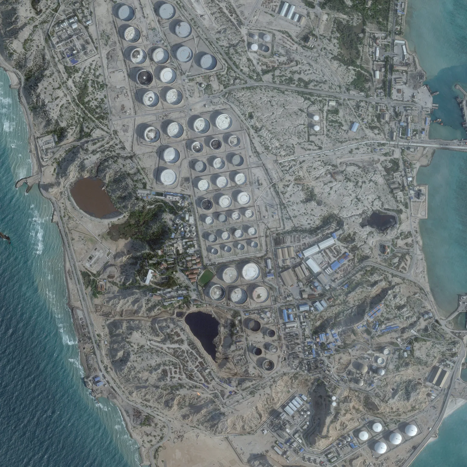 Archived image accompanying: U.S. Forces Strike 50+ Targets on Iran’s Kharg Island Ahead of Trump Deadline
