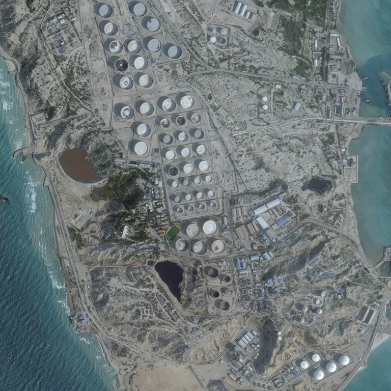 Archived image accompanying: U.S. Forces Strike 50+ Targets on Iran’s Kharg Island Ahead of Trump Deadline