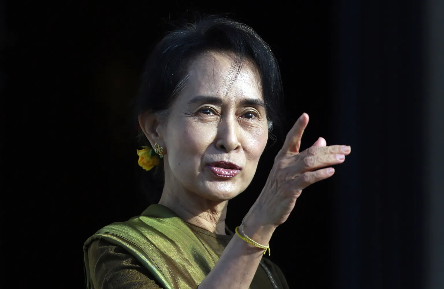 Archived image accompanying: Rare Red Cross visit offers glimpse of detained Aung San Suu Kyi