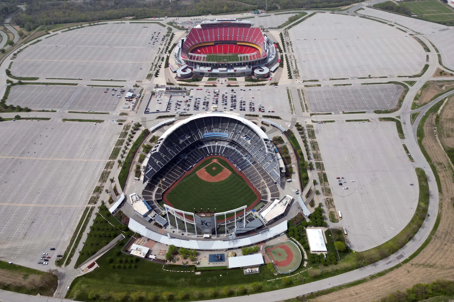 Archived image accompanying: Kansas City Chiefs Announce $3B Move to New Wyandotte County Stadium in 2031