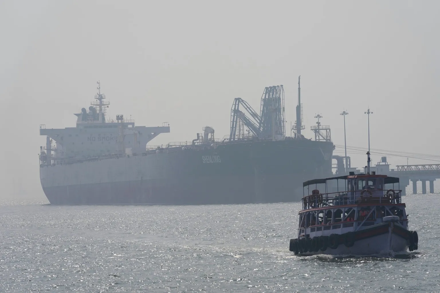 Archived image accompanying: Iran Lets Iraqi Oil Tankers Through Hormuz as Export Risks Mount