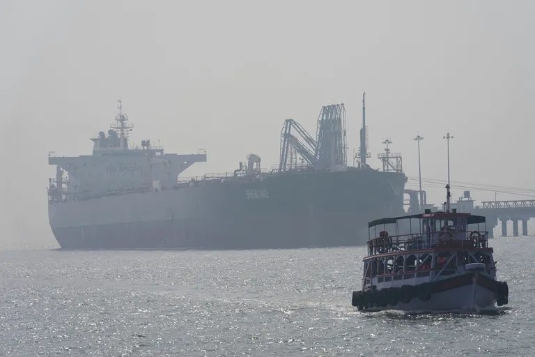 Archived image accompanying: Iran Lets Iraqi Oil Tankers Through Hormuz as Export Risks Mount