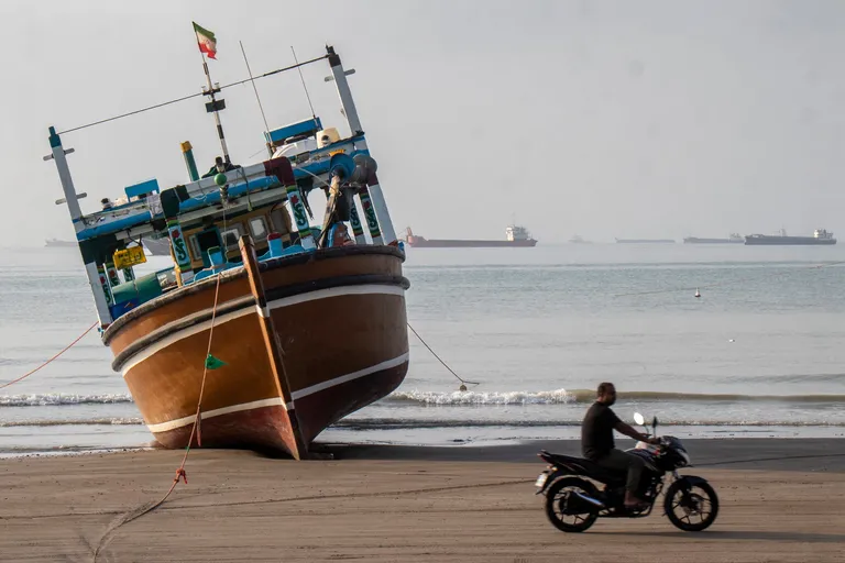 Archived image accompanying: US and Iran Near Deal to End War, Reopen Strait of Hormuz, Crude Prices Drop