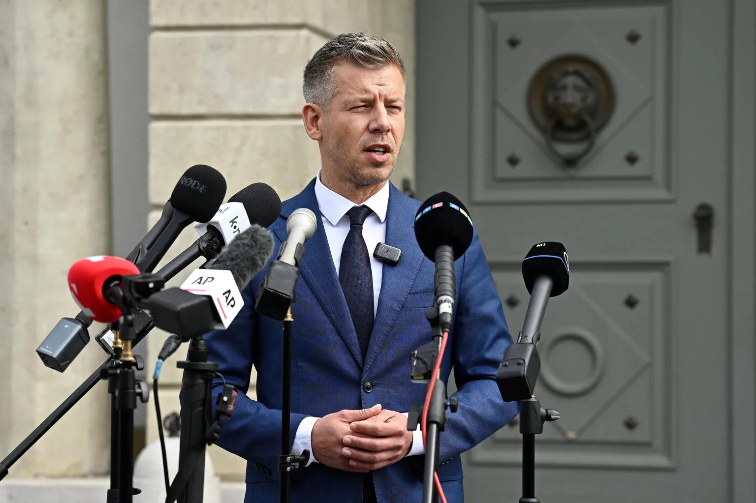 Archived image accompanying: Hungary’s president signs amendment ending term in power shift