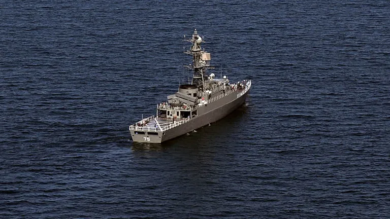 Archived image accompanying: U.S. Submarine Sinks Iranian Frigate IRIS Dena Off Sri Lanka, Scores Dead