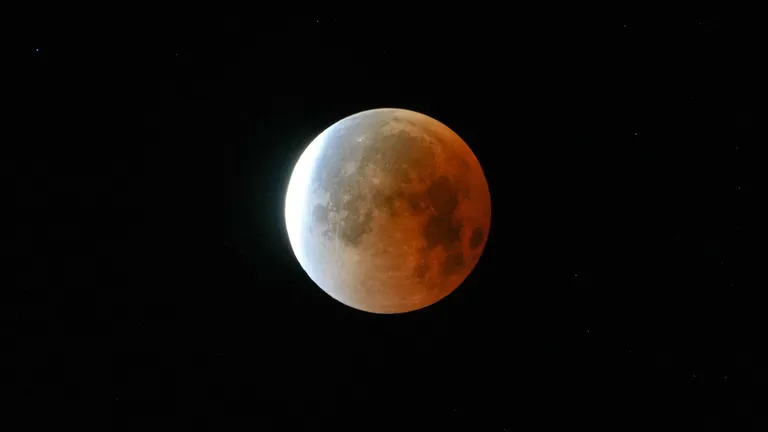 Archived image accompanying: Deep Partial Lunar Eclipse Will Turn Most of the Moon Red Tonight