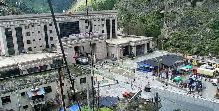 Archived image accompanying: Nepal-Tibet Glacier Collapse Leaves 165 Dead, Hundreds Missing