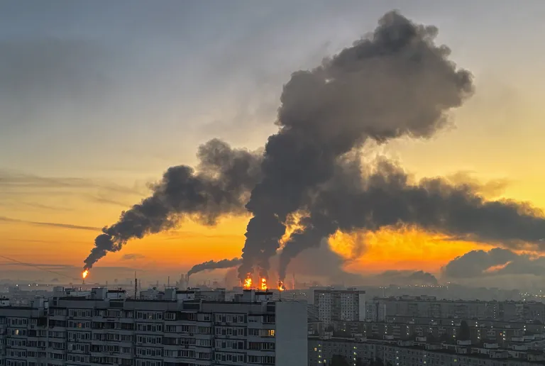 Archived image accompanying: Moscow Drone Barrage Kills Two, Damages Major Oil Refinery
