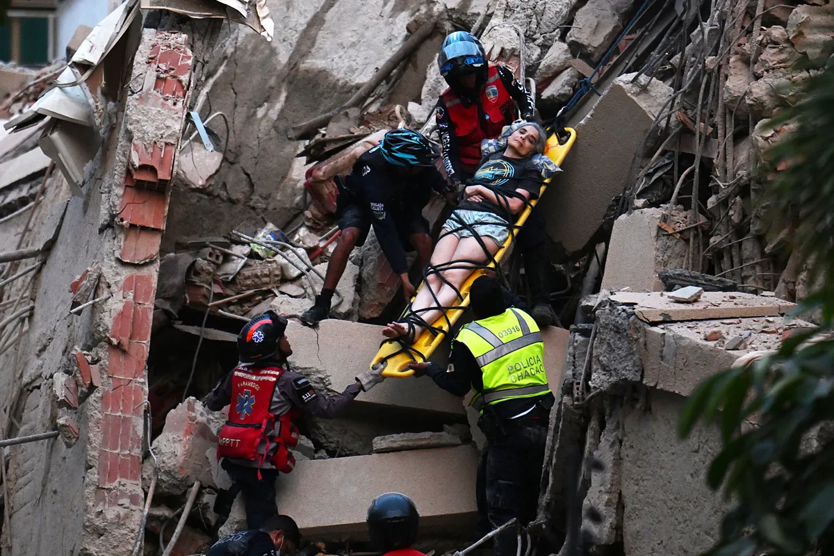 Archived image accompanying: Twin 7.2 and 7.5 Earthquakes Kill at Least 164 in Venezuela, Toppling Buildings in Caracas