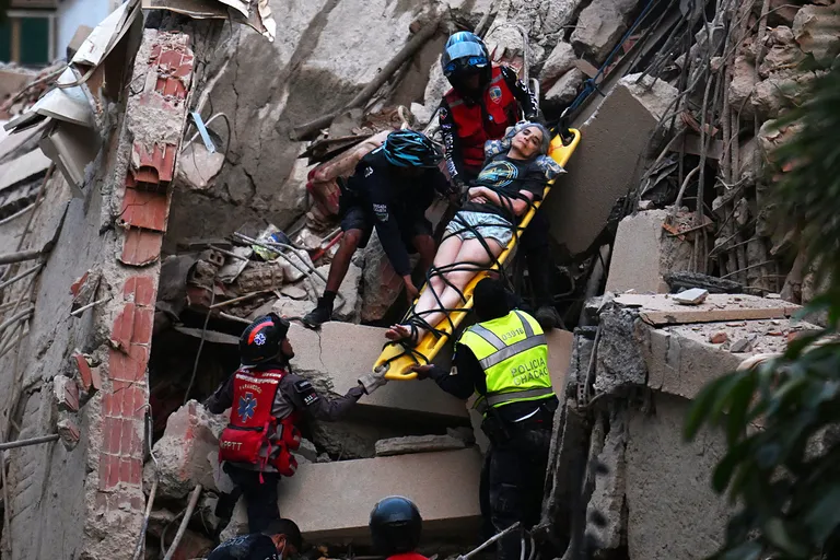 Archived image accompanying: Twin 7.2 and 7.5 Earthquakes Kill at Least 164 in Venezuela, Toppling Buildings in Caracas