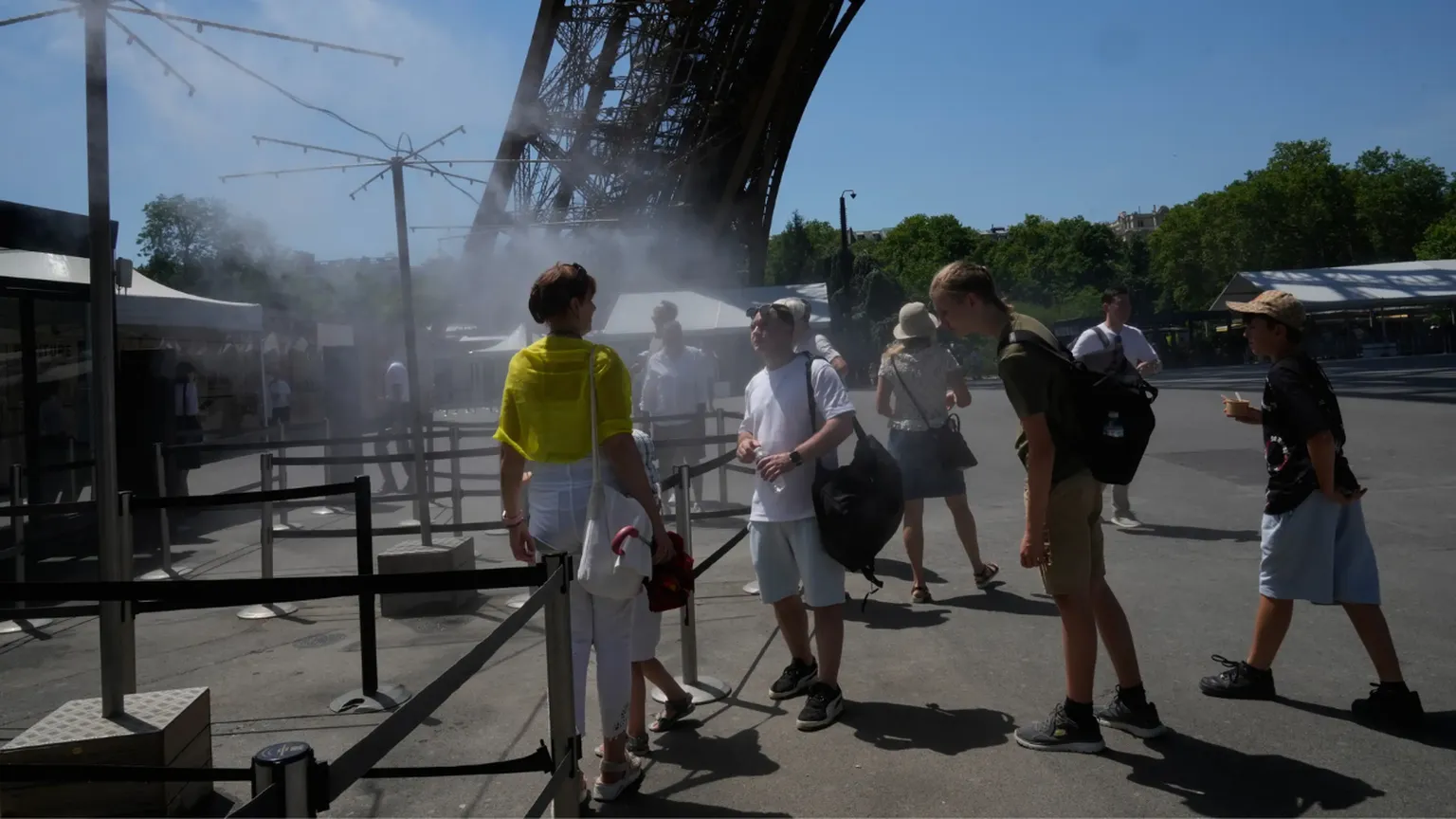 Archived image accompanying: France Records ~1,000 Excess Deaths as Unprecedented European Heatwave Spreads East
