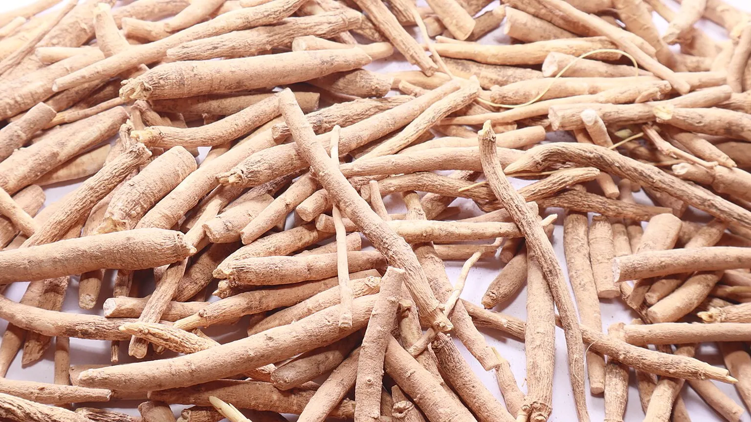 Close-up of dried ashwagandha roots; illustrative, not the recalled bottle.