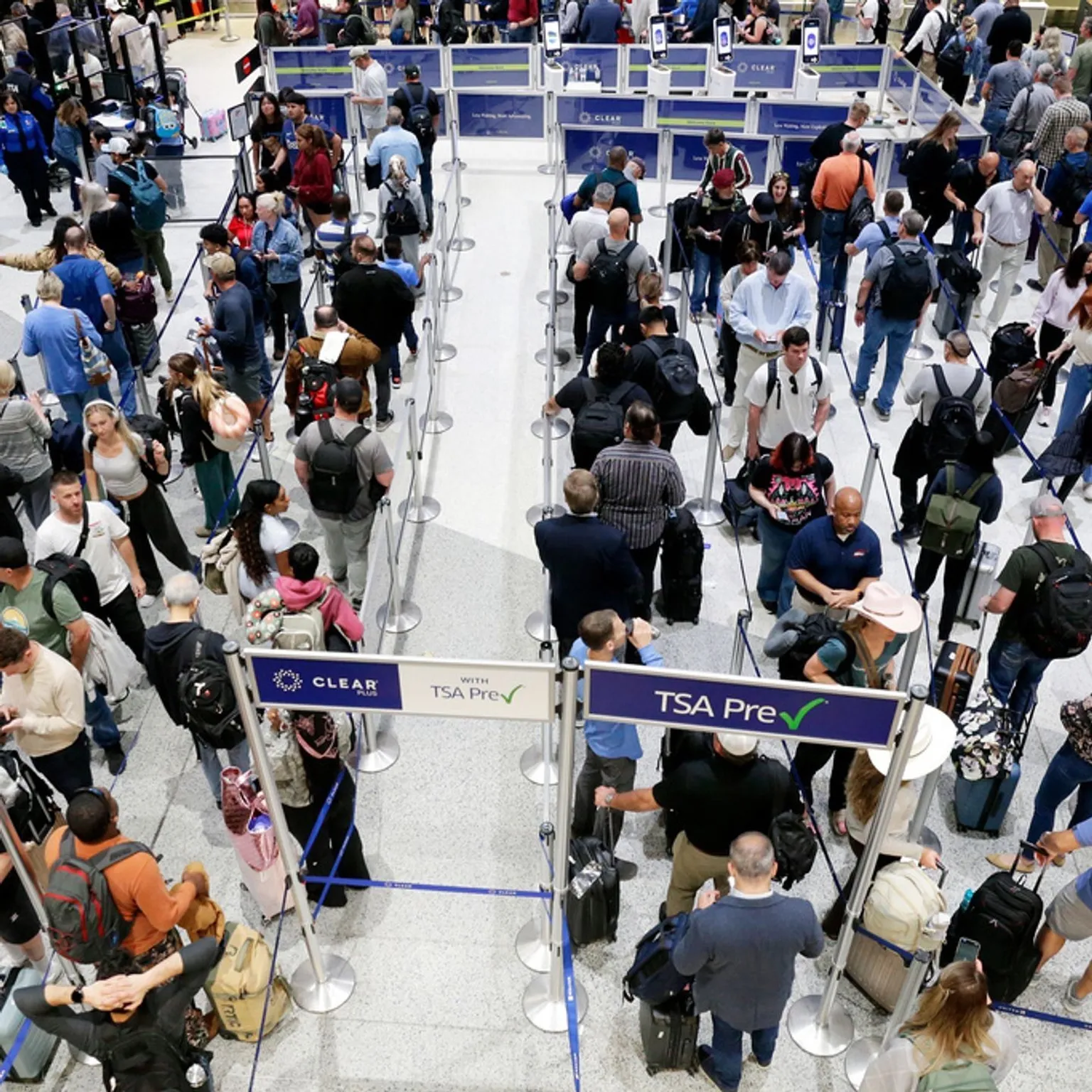 Archived image accompanying: US Airports Urge 4-Hour Early Arrival Amid TSA Staffing Crisis and Delays