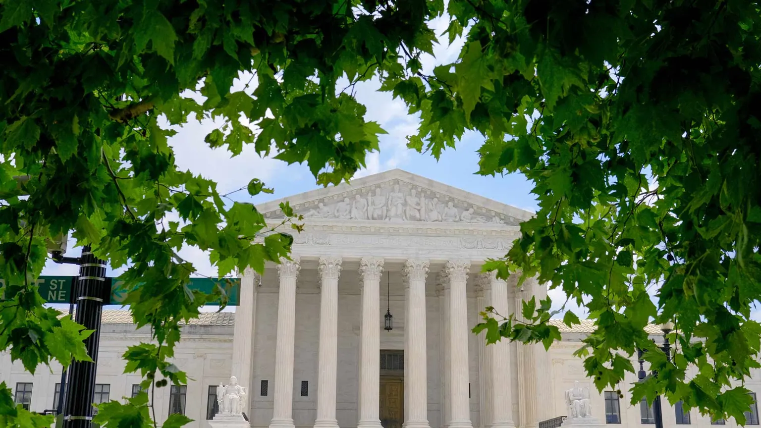Archived image accompanying: Supreme Court blocks Trump birthright citizenship limits
