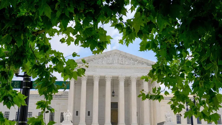 Archived image accompanying: Supreme Court blocks Trump birthright citizenship limits