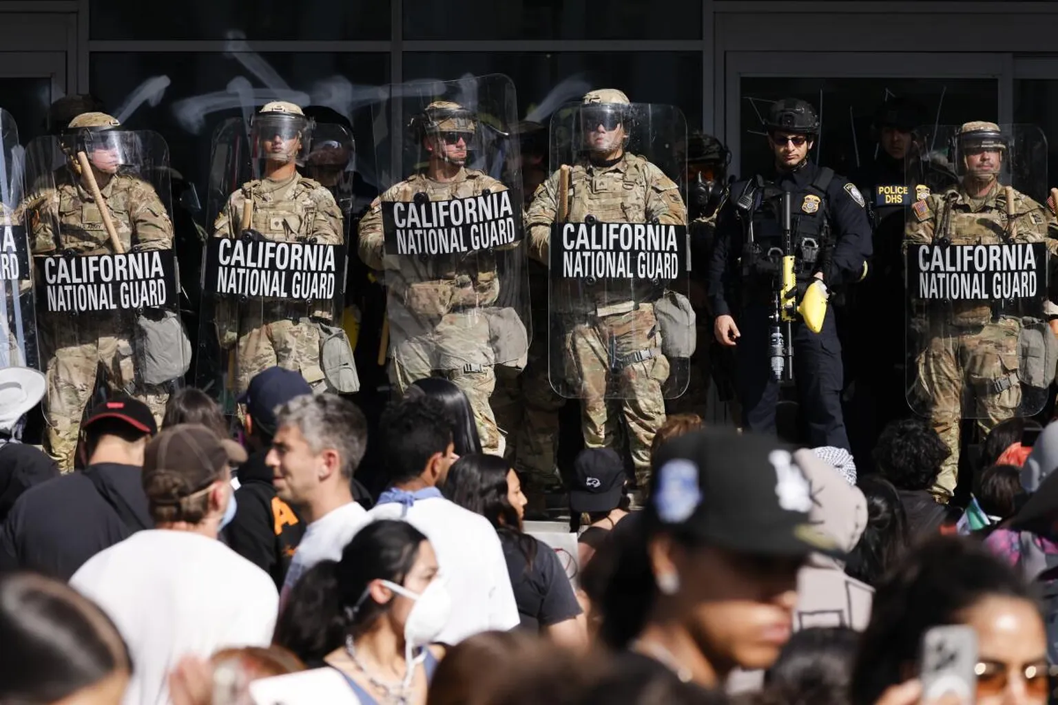 Archived image accompanying: Trump Withdraws National Guard from Chicago, LA, and Portland After Court Defeats