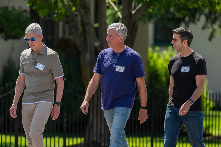 Archived image accompanying: John Ternus Takes Apple’s Helm With AI and China Tests Ahead
