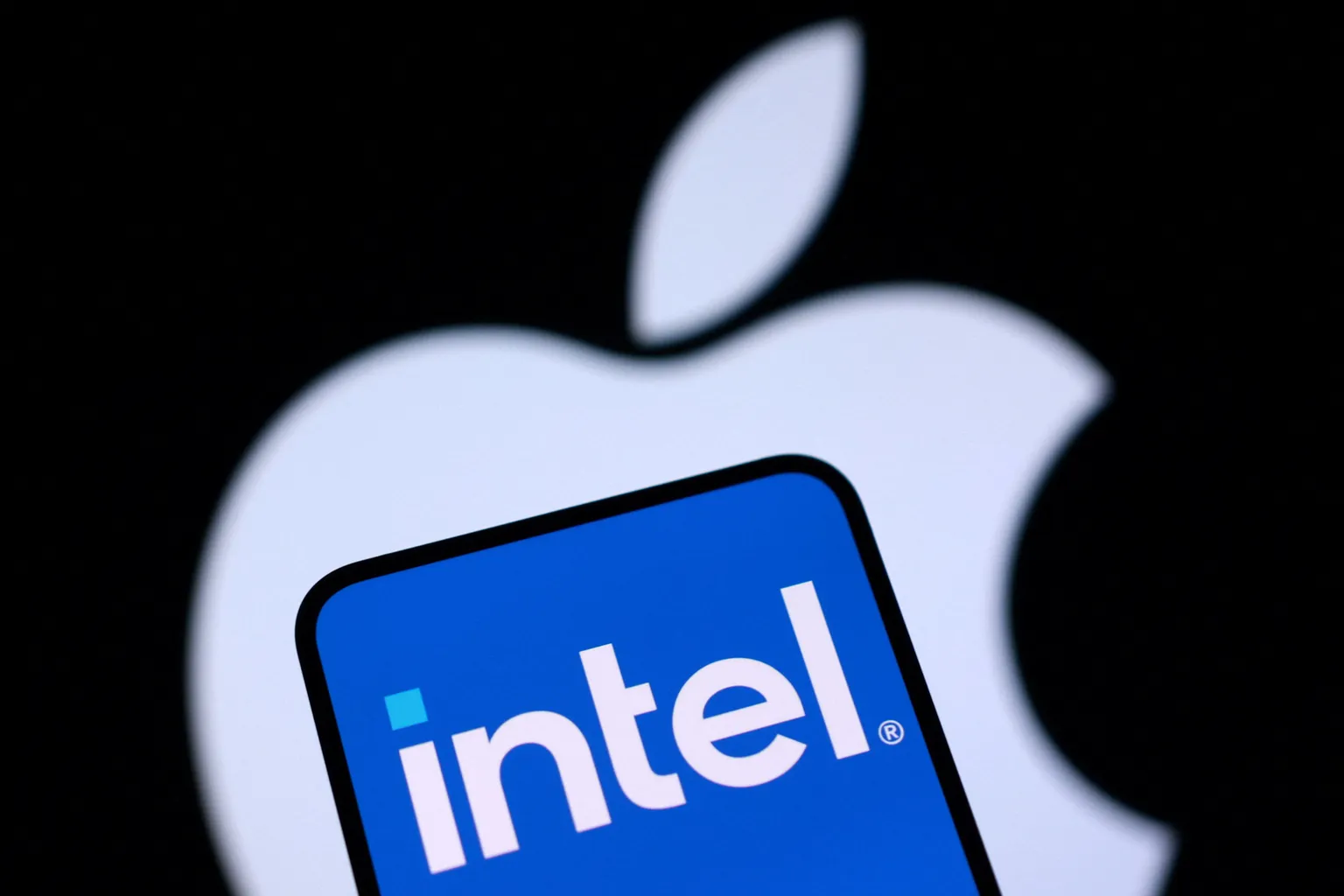 Archived image accompanying: Trump Announces Apple-Intel U.S. Chip Partnership, Sending Intel Stock Up 10%