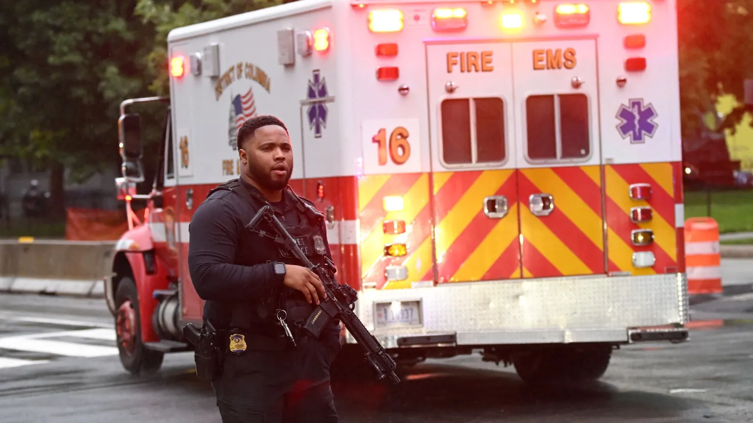 Archived image accompanying: Secret Service Fatally Shoots Gunman Near White House, Bystander Wounded
