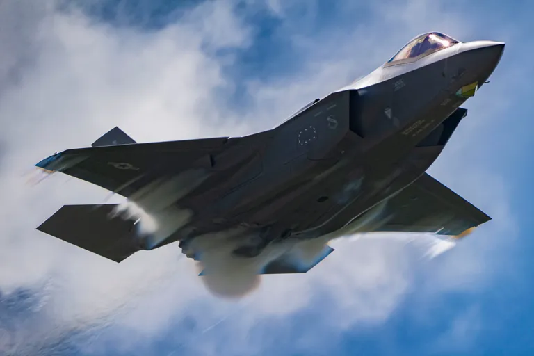 Archived image accompanying: US F-35 Makes Emergency Landing After Possible Iranian Air Defense Strike