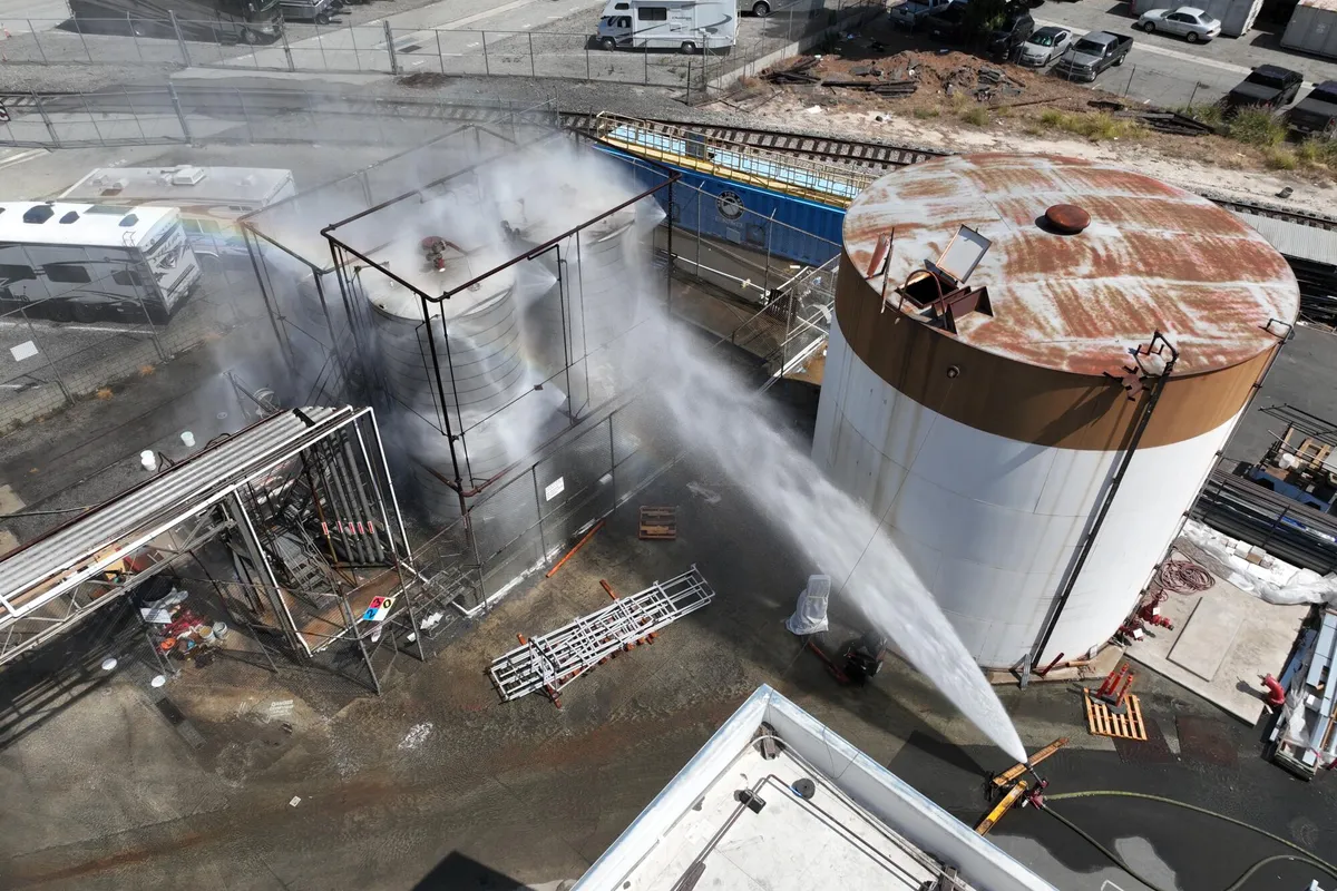 Archived image accompanying: GKN Aerospace Tank Leak Triggers 50,000 Evacuations in Orange County, CA