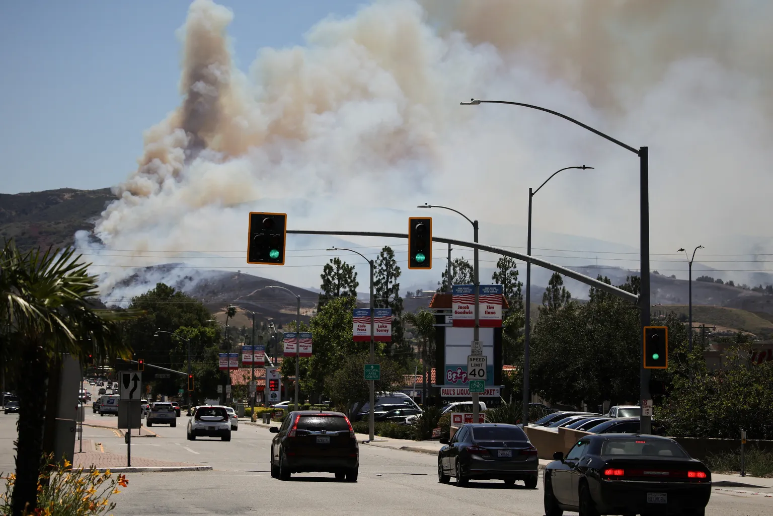 Archived image accompanying: Sandy Fire Burns 1,364 Acres in Simi Valley, Sparks Mass Evacuations