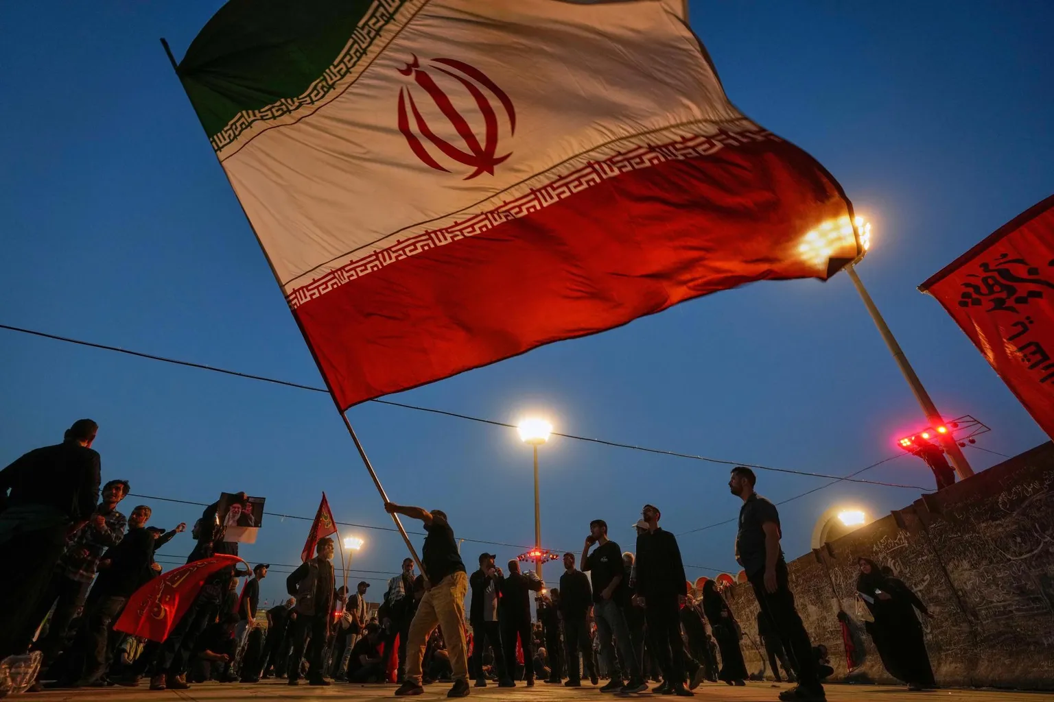 Archived image accompanying: U.S.-Iran Strikes Widen as Trump Weighs a ‘Massive Attack’