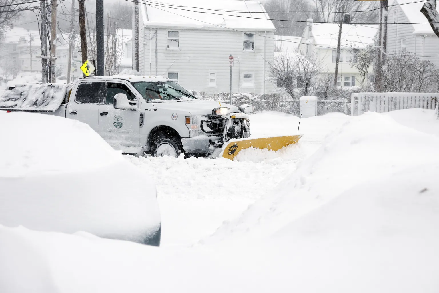 Archived image accompanying: Midwest Megastorm Brings Blizzard, 4 Feet of Snow as Governors Activate Guards