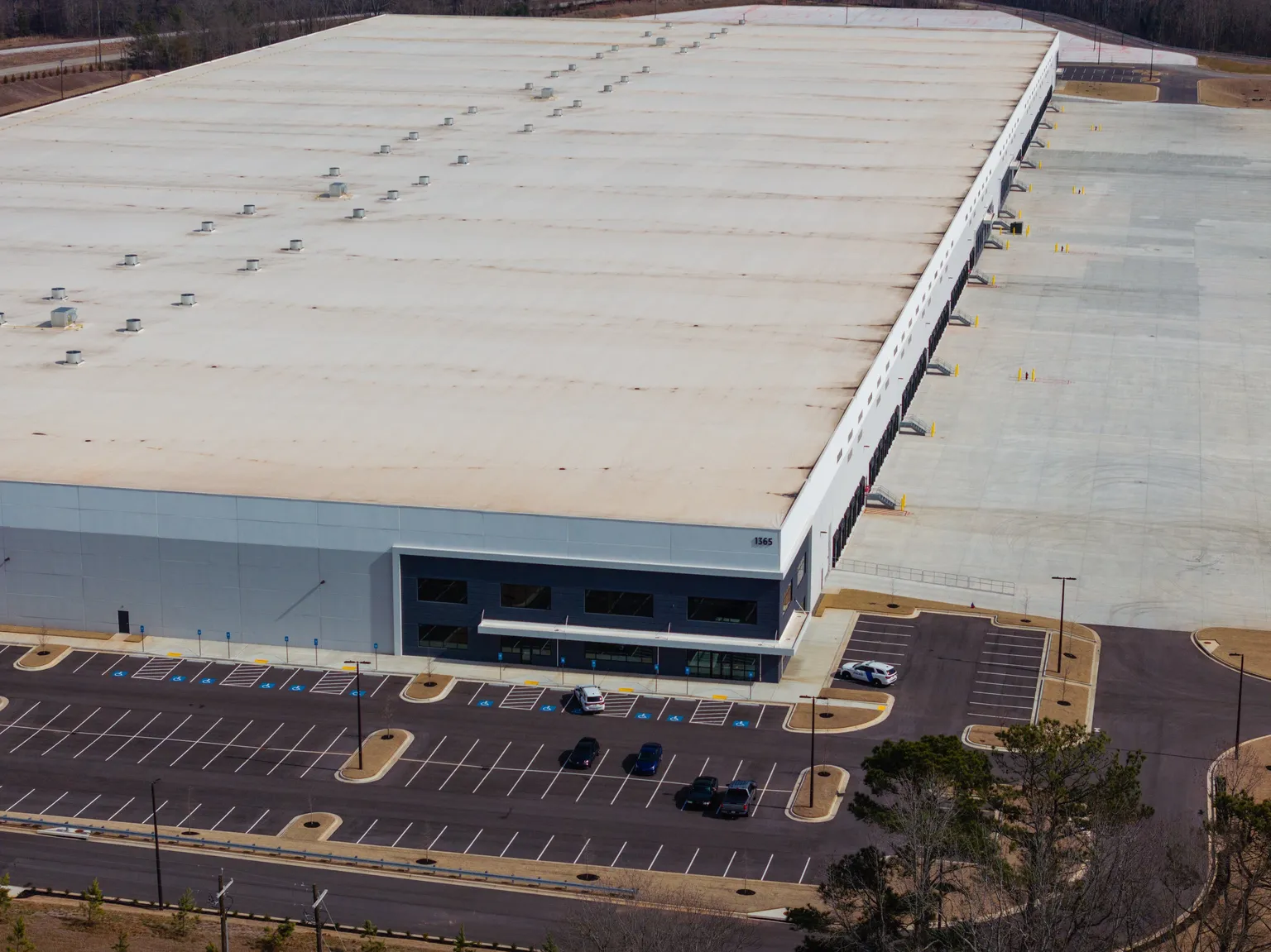 Archived image accompanying: ICE Proposes $38B Warehouse Conversion to Expand Immigration Detention Network