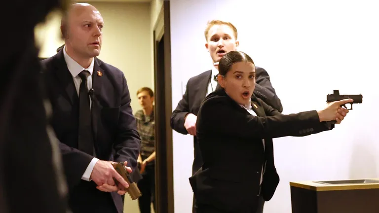 Archived image accompanying: Secret Service Officer Shot Outside Trump Dinner; Suspect Charged with Assassination Attempt