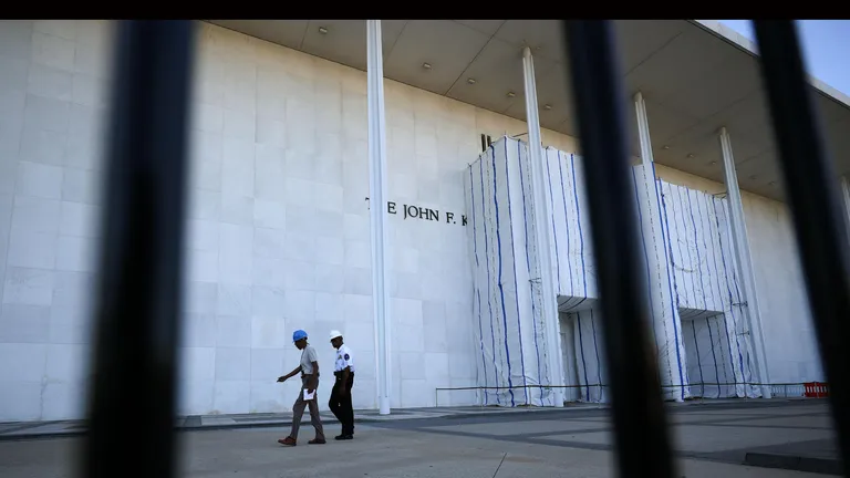 Archived image accompanying: Human Chain Encircles Kennedy Center as Demolition Fears Grow