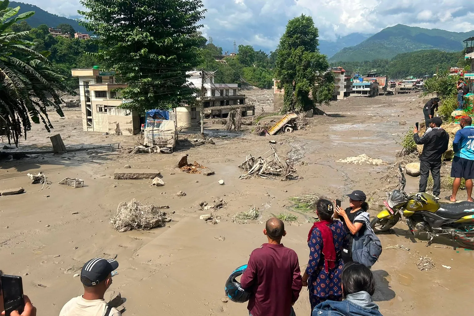 Archived image accompanying: Nepal Flood Toll Climbs as Rescuers Race to Reach Trapped Workers