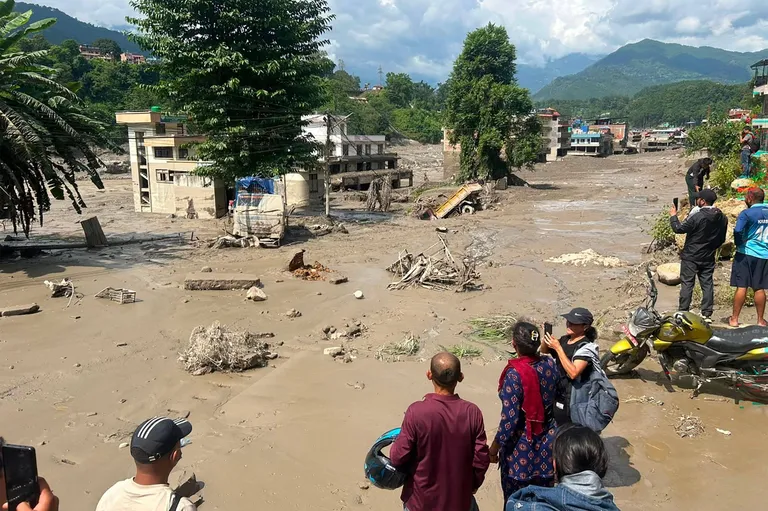Archived image accompanying: Nepal Flood Toll Climbs as Rescuers Race to Reach Trapped Workers
