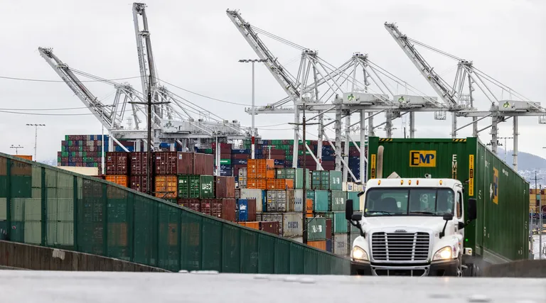 Archived image accompanying: Trump’s New Global Tariffs Test Legal Limits and Trade Ties
