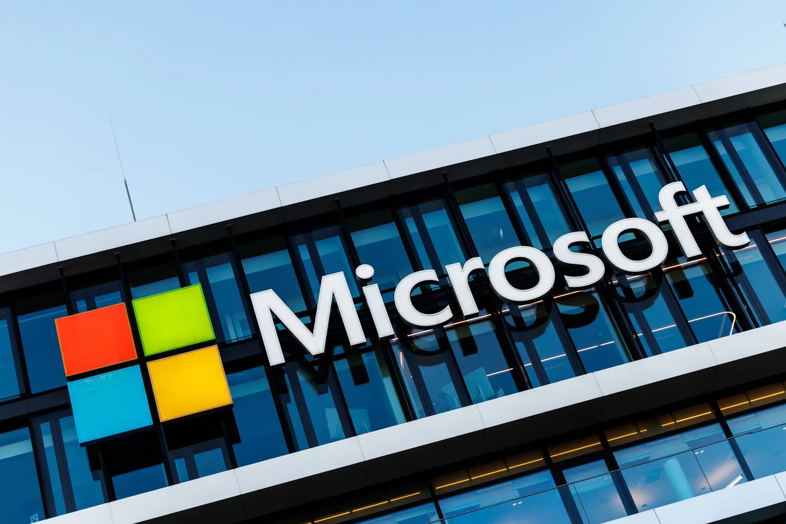Archived image accompanying: Microsoft 365 Outage Disrupts Outlook and Teams for Thousands Across North America
