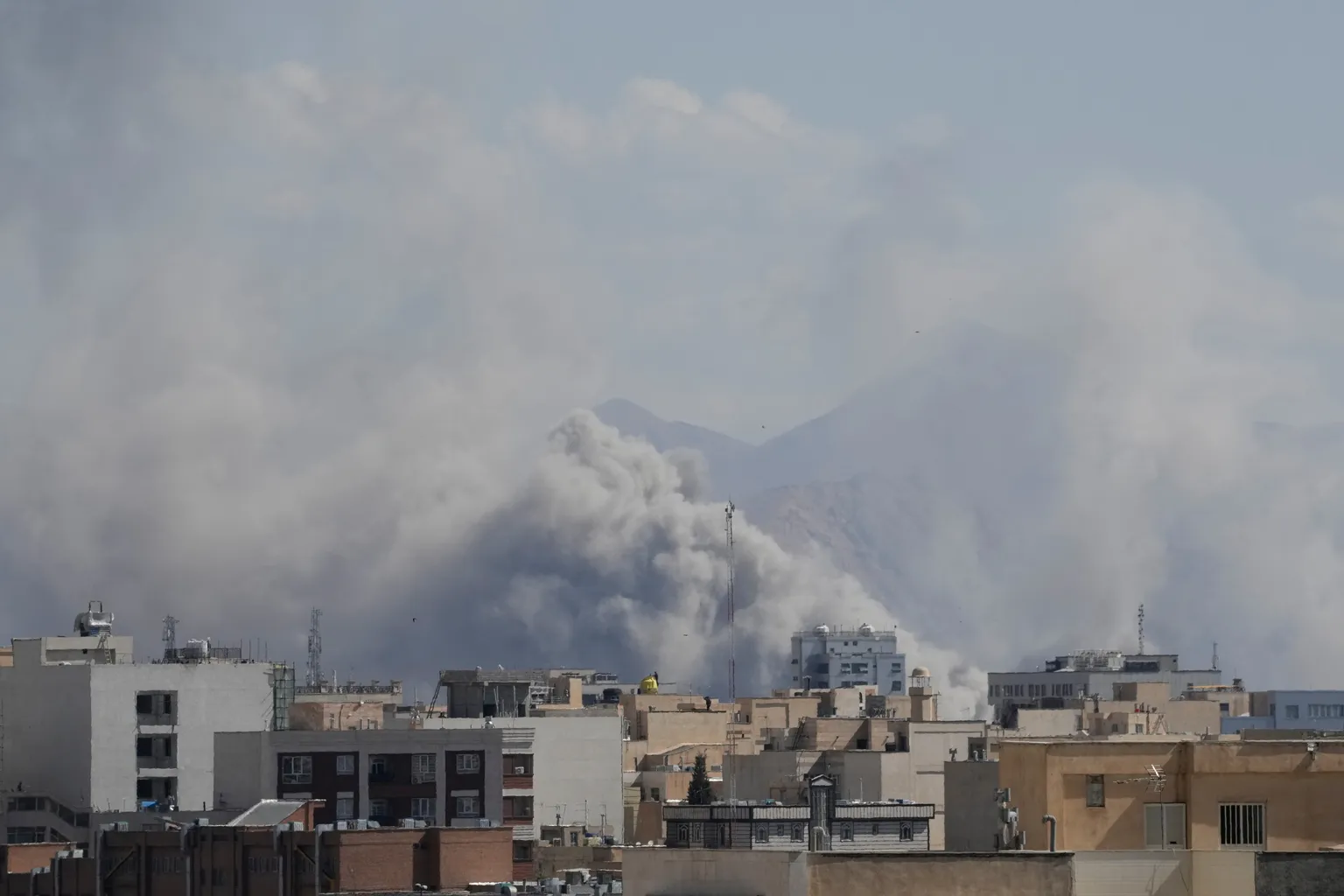 Archived image accompanying: U.S.-Israeli Strikes Kill Khamenei, Ground 2,400+ Flights Across Gulf Airspace