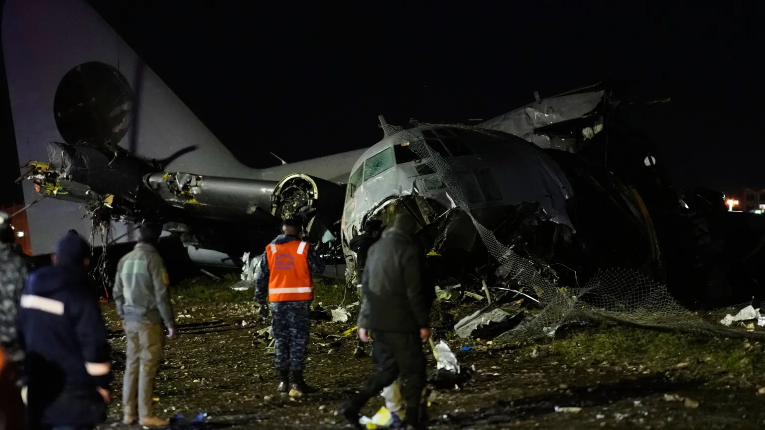 Archived image accompanying: Bolivian Air Force C-130 Crash Kills 20 in El Alto, Sparks Looting and Protests