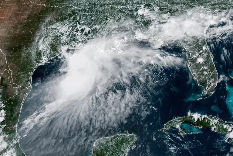 Archived image accompanying: Mississippi Governor Declares Emergency as Arthur Floods Hit Historic River Crests