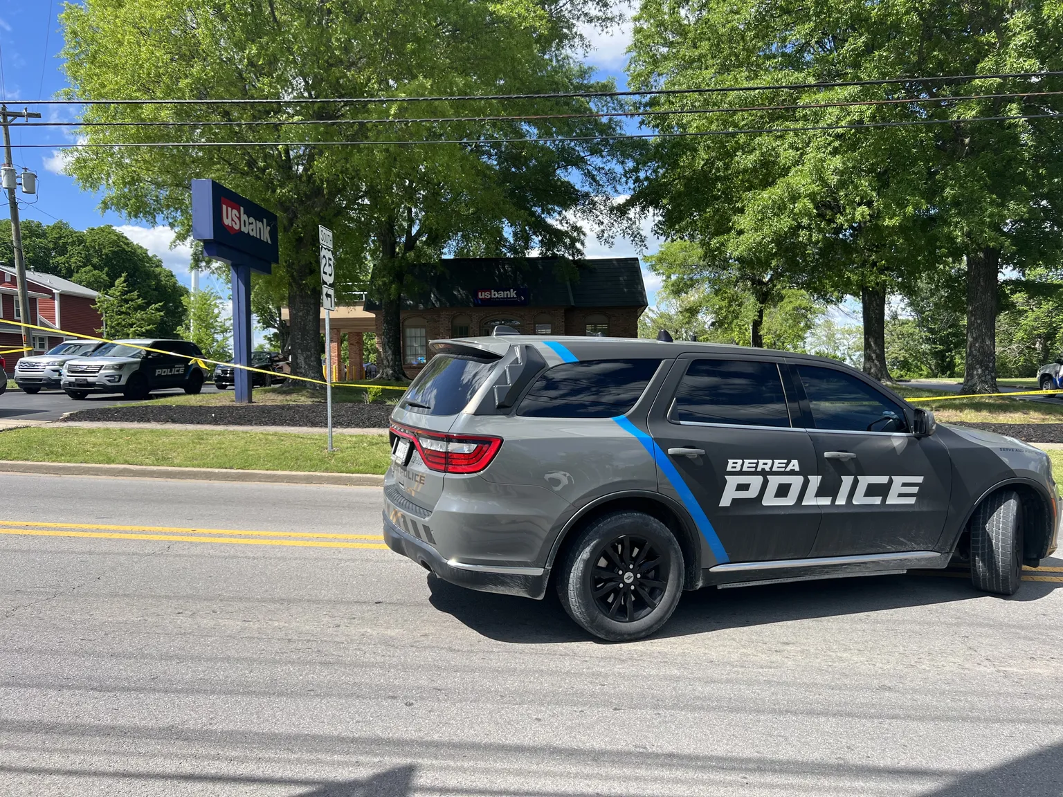 Archived image accompanying: Two Killed in U.S. Bank Robbery in Berea, KY; Massive Manhunt Underway