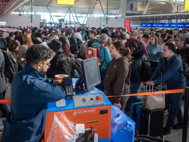 Archived image accompanying: Trump Orders Emergency Pay for TSA Amid DHS Shutdown and Airport Delays
