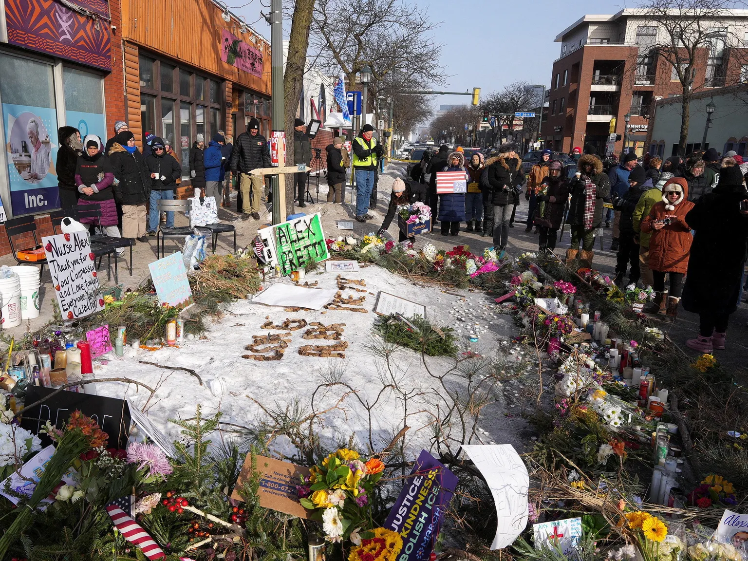 Archived image accompanying: Republican Senators Join Democrats Demanding Probe into ICE Killing of Nurse Pretti